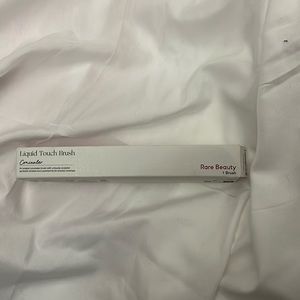BN Rare Beauty by Selena Gomez Liquid Touch Concealer Brush